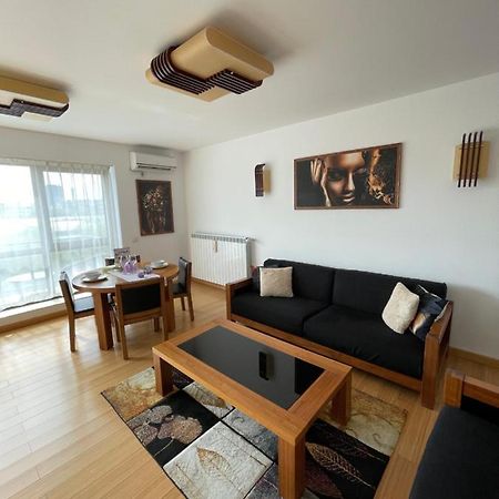 Sunny Two Room Apartment, Baneasa, Petrom City, Free Wi-Fi And Underground Parking Bucareste Exterior foto